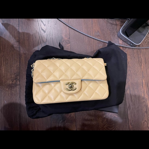 Chanel Classic Flap mini in warm yellow - Picture 2 of 7